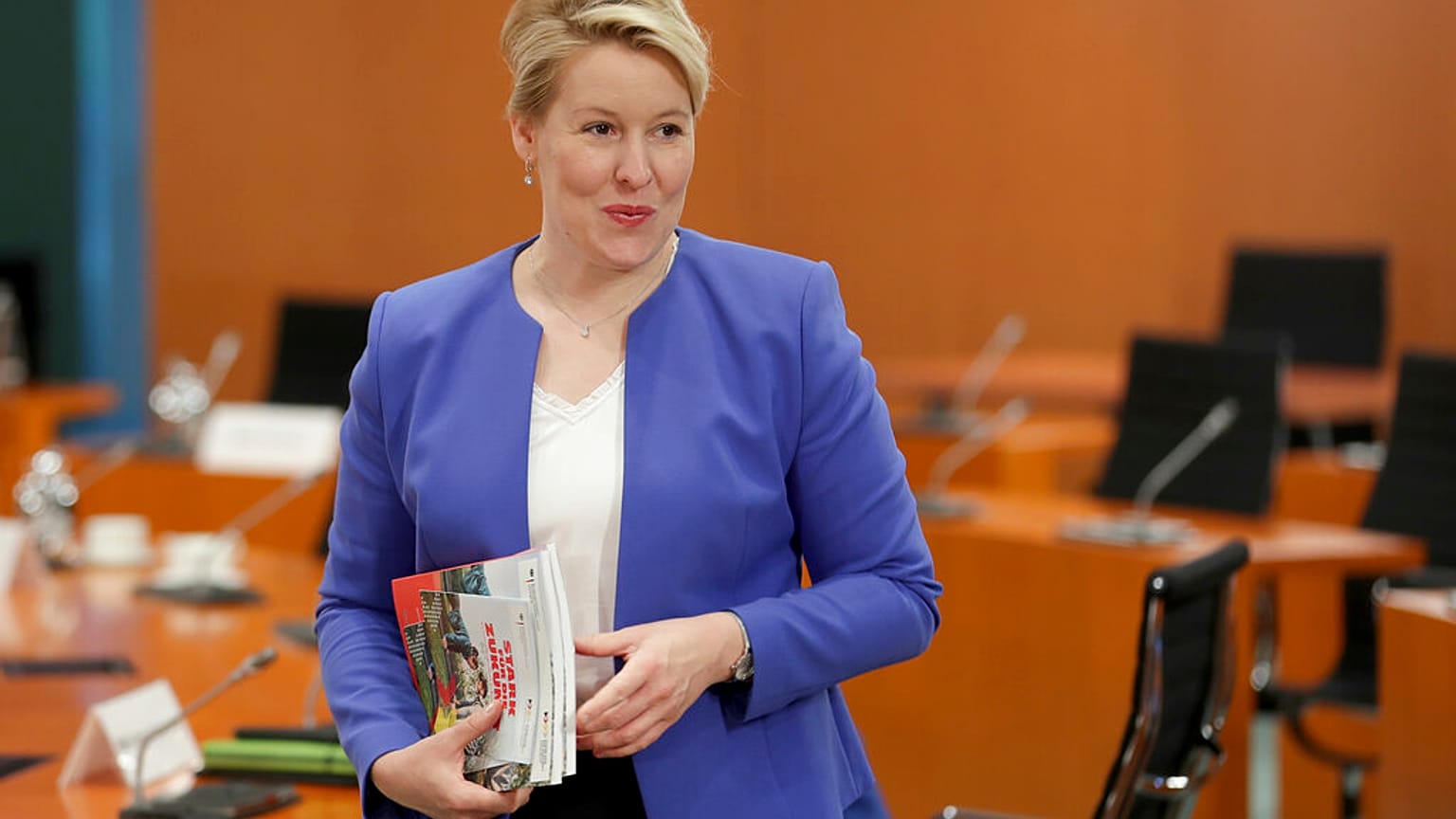Giffey vor dem wöchentlichen Kabinettstreffen in Berlin, 8.7.2020