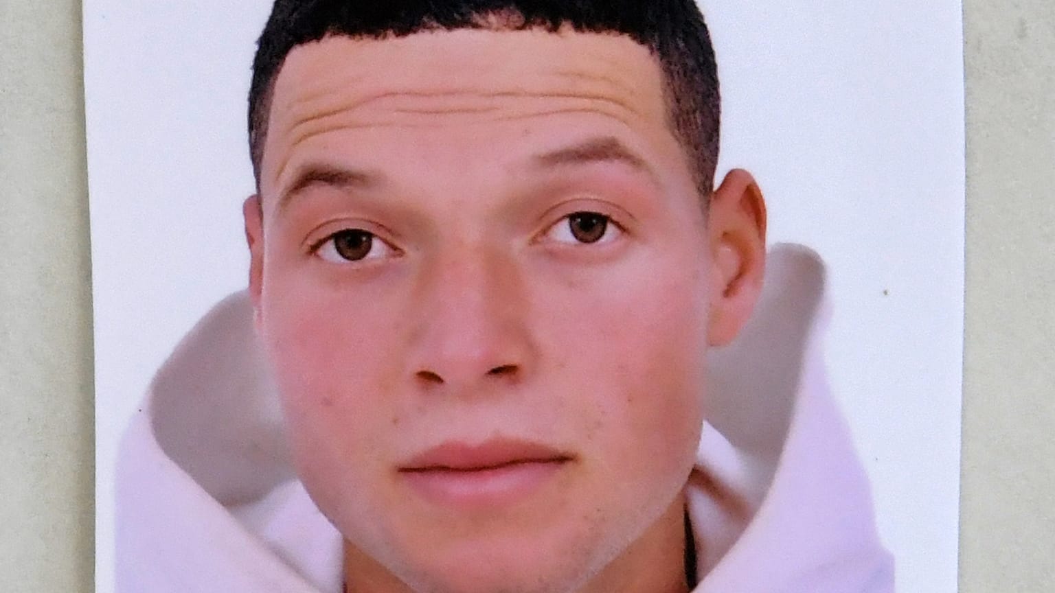 صورة لمهاجم نيس إبراهيم عويساوي الذي قتل ثلاثة أشخاص وجرح عدة آخرين في مدينة نيس بجنوب فرنسا