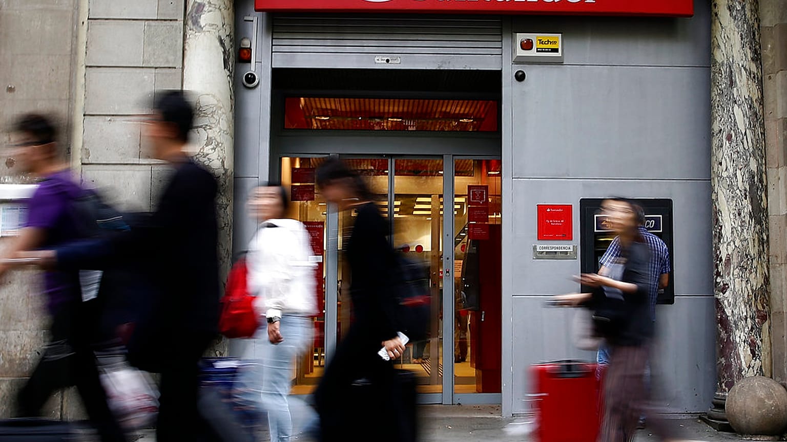 Tömeges létszámleépítés a legnagyobb spanyol banknál 