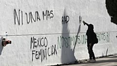 Ακτιβίστριες επιτίθενται στην μεξικανική αστυνομία για τις γυναικοκτονίες