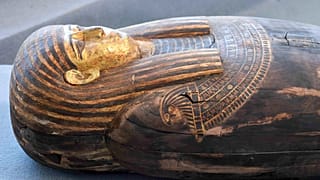 Sakkara nekropolünden çıkarılan 2 bin yıllık lahitlerden bir tanesi