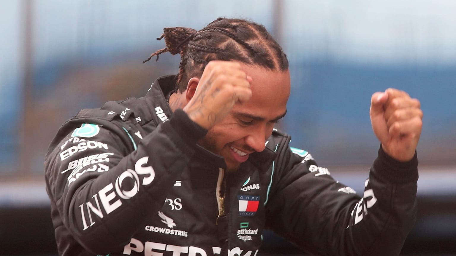 Mercedes'in sürücüsü Lewis Hamilton