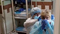 Ukrayna'da günlük Covid-19 vakaları en yüksek seviyede