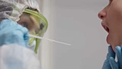 Μαζικά τεστ COVID-19: «Ασπίδα» ή παγίδα στην πανδημία;