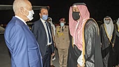  الرئيس التونسي قيس سعيّد ووزير الدفاع القطري خالد العطية