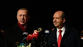 Ο τούρκος πρόεδρος Ταγίπ Ερντογάν και ο κατοχικός ηγέτης Τατάρ