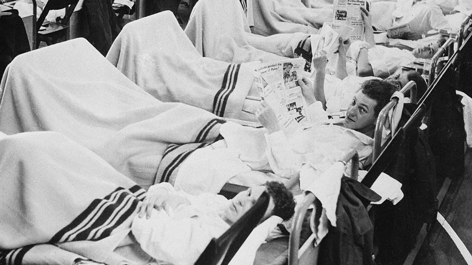 Personale militare danese contagiato dall'influenza asiatica a Copenhagen nel 1957: tra il 15% e il 25% dei soldati si stima siano stati contagiati in quell'anno