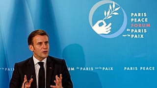 الرئيس الفرنسي إيمانويل ماكرون يحضر مؤتمر باريس للسلام في قصر الإليزيه في باريس. 2020/11/12
