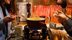Dégustation de fondue à Berne, en Suisse, 16 novembre 2020