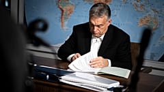 Orbán Viktor dolgozószobájában