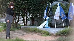 Η Πρόεδρος της Ελληνικής  Δημοκρατίας Κατερίνα Σακελλαροπούλου καταθέτει στεφάνι στο μνημείο της Εξέγερσης του Πολυτεχνείου, Τρίτη 17 Νοεμβρίου 2020. 