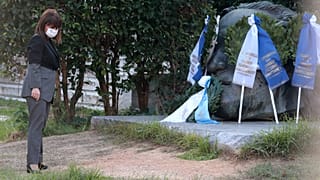 Η Πρόεδρος της Ελληνικής  Δημοκρατίας Κατερίνα Σακελλαροπούλου καταθέτει στεφάνι στο μνημείο της Εξέγερσης του Πολυτεχνείου, Τρίτη 17 Νοεμβρίου 2020. 