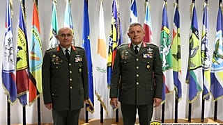 Ο Αρχηγός ΓΕΕΦ Αντιστράτηγος Δημόκριτος Ζερβάκης μαζί με τον Αρχηγό ΓΕΕΘΑ Στρατηγός Κωνσταντίνο Φλώρο