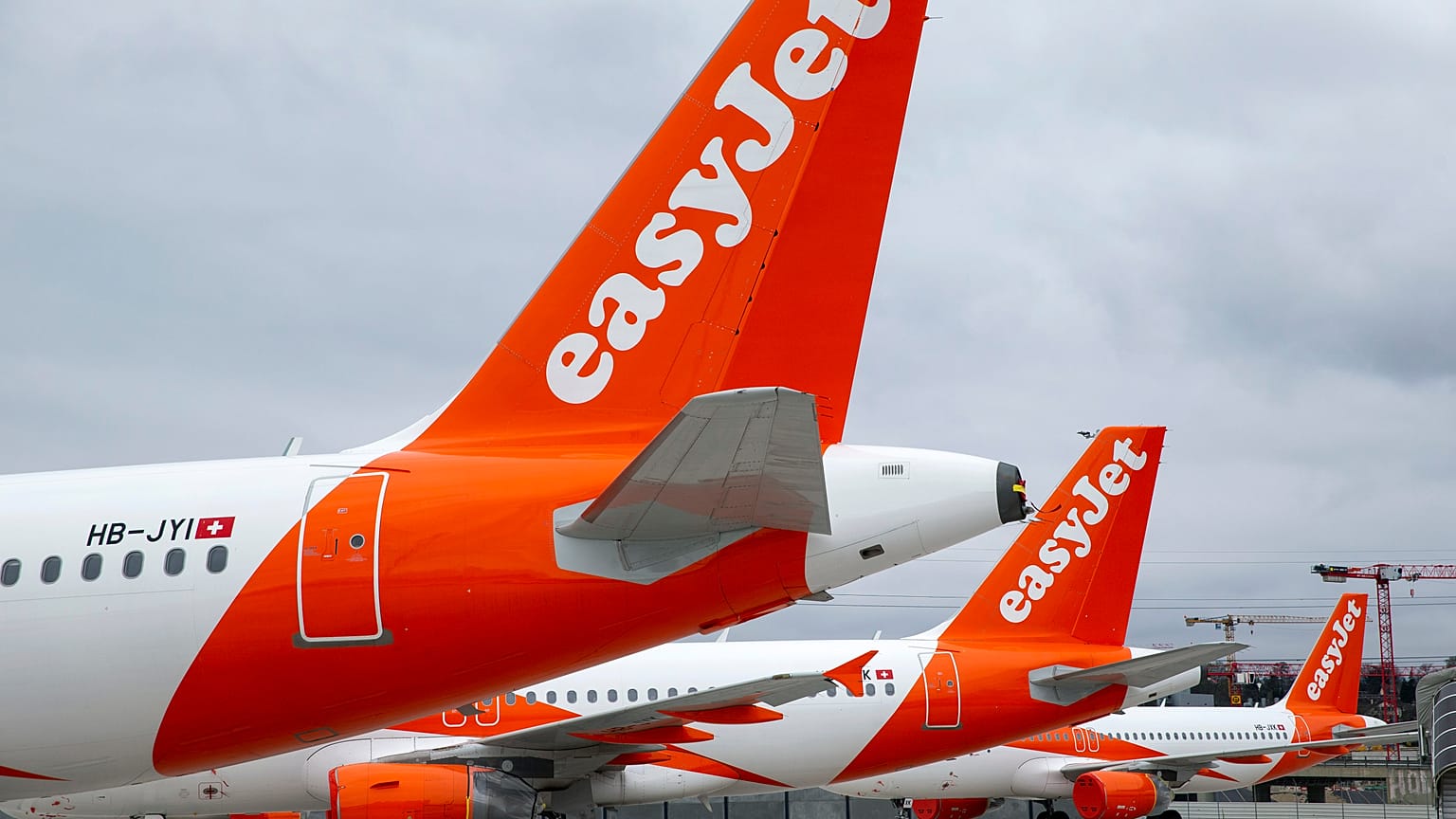 Μειώνει κι άλλο τις πτήσεις της η EasyJet