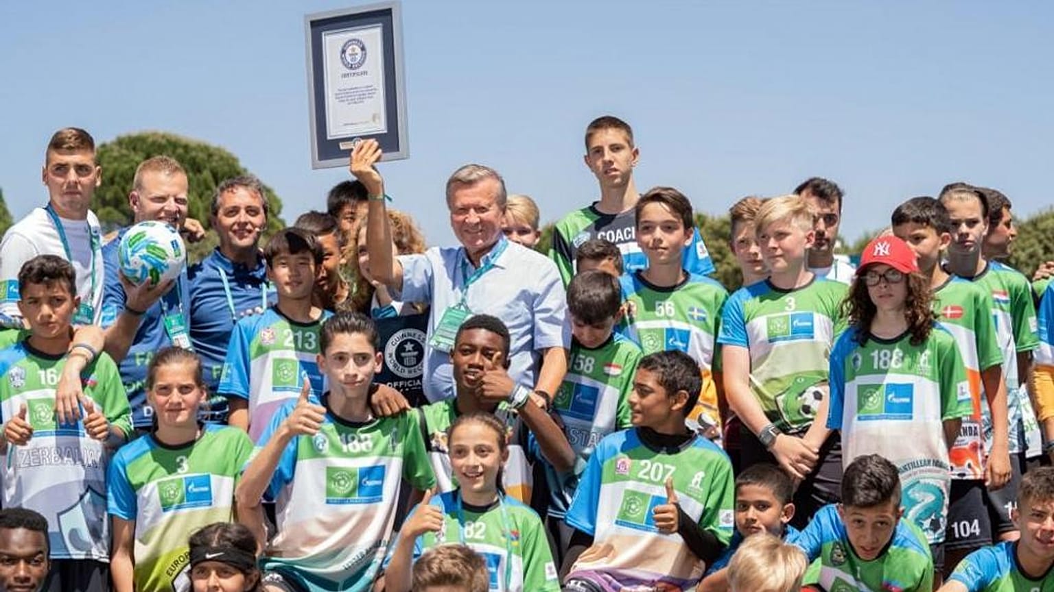Futbola gönül veren gençler 'F4F Dostluk İçin Futbol Turnuvası'nda internet üzerinden buluştu
