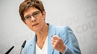 Almanya Savunma Bakanı Annegret Kramp Karrenbauer