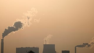 الغازات المنبعثة من المصانع أحد أهم أسباب الاحتباس الحراري