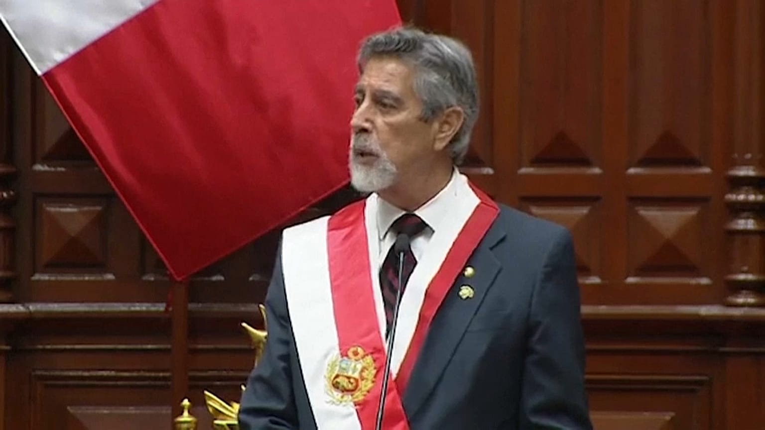 Francisco Sagasti durante su discurso de investidura