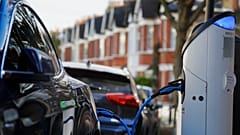 Une voiture électrique au Royaume-Uni