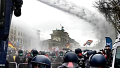 COVID-19: Cien detenidos en Berlín