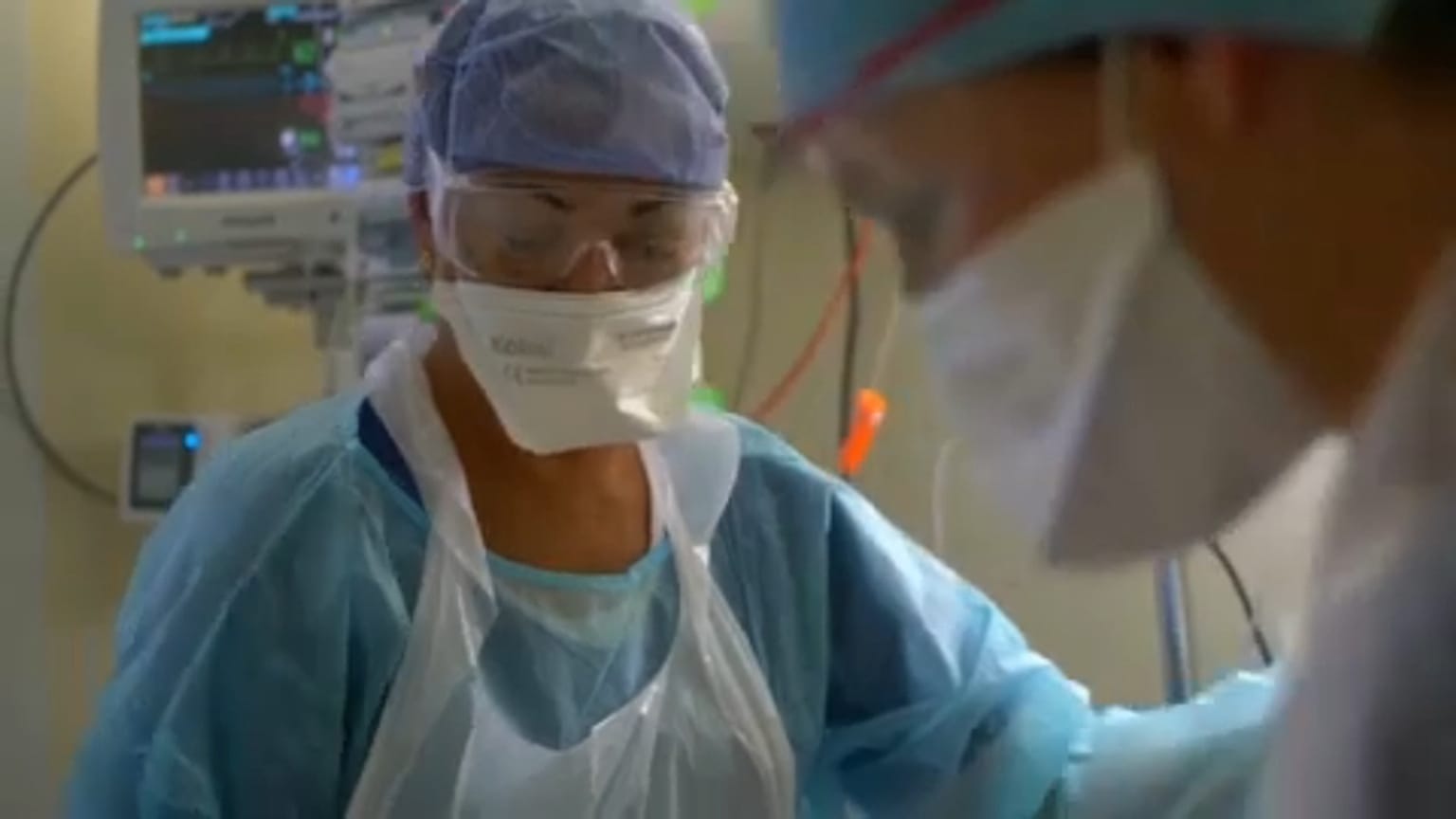 Médicos y enfermeros "quemados" a causa de la COVID-19 