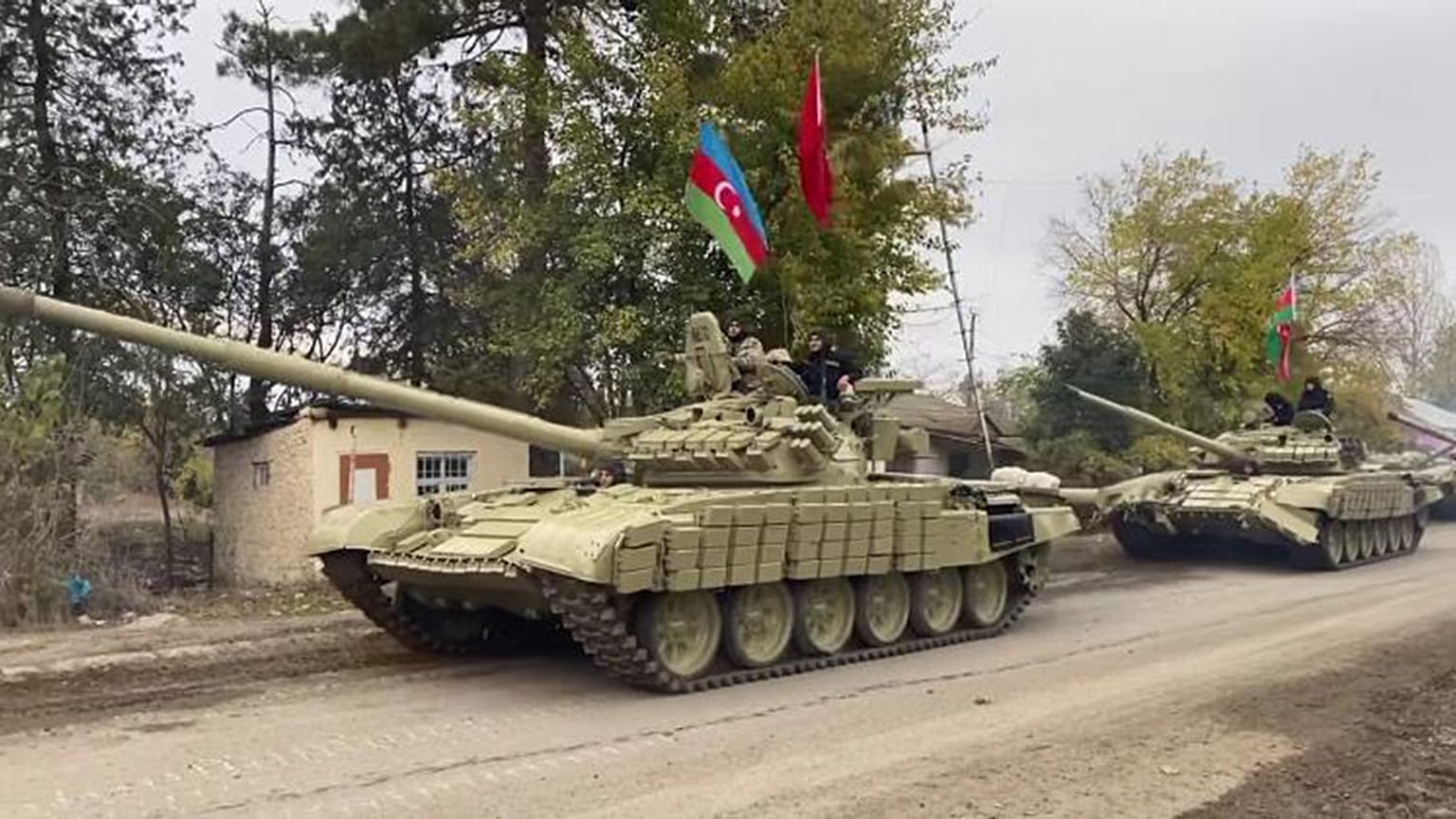 Azerbaycan ordu güçleri 27 yıl aradan sonra Ağdam iline girdi