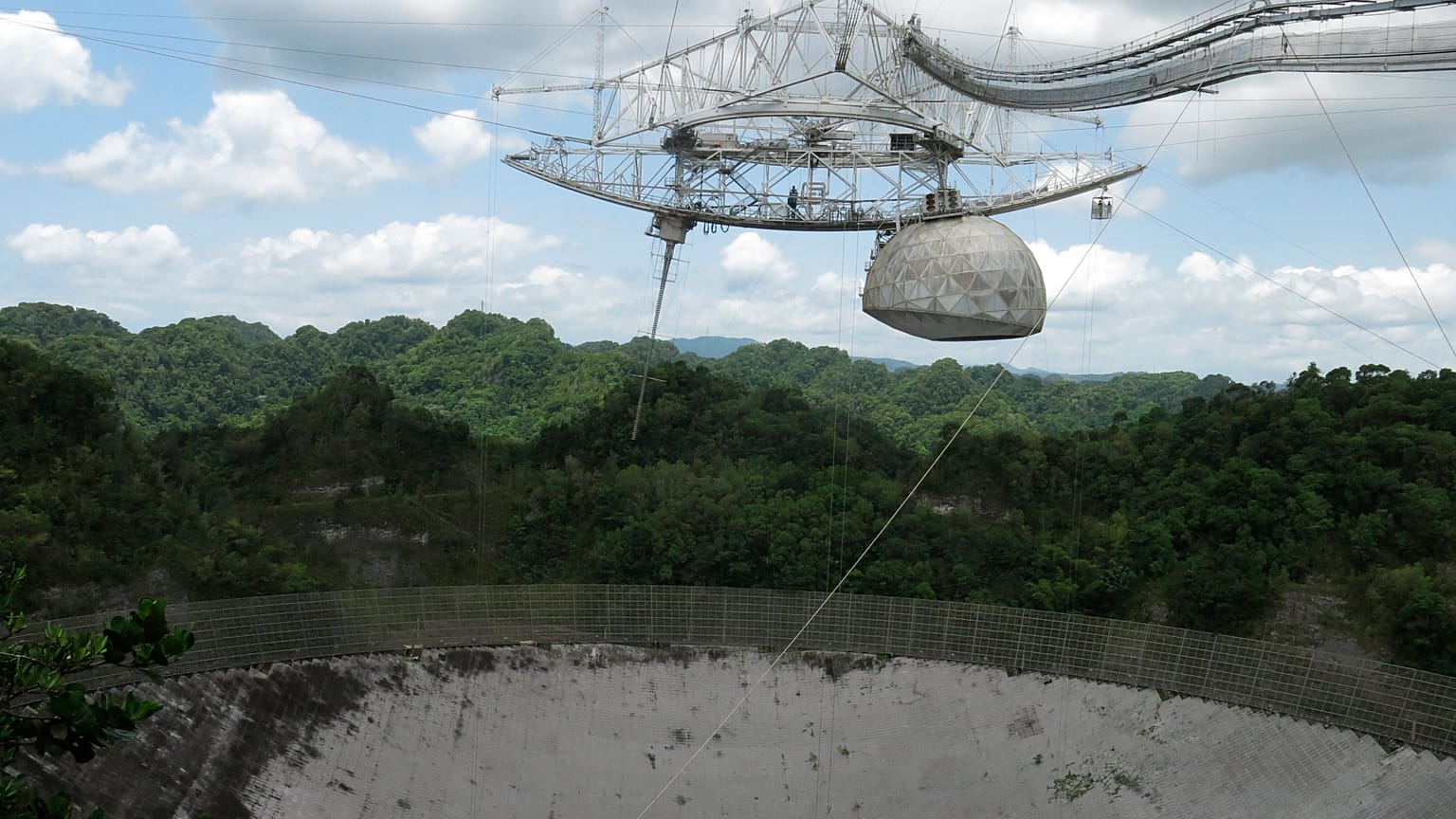 El radiotelescopio del Observatorio de Arecibo, en Puerto Rico, dejará de mirar al universo