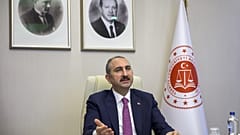 Adalet Bakanı Abdulhamit Gül, 10. Uluslararası Suç ve Ceza Film Festivali akademik açılış programına video konferans yöntemiyle katıldı.