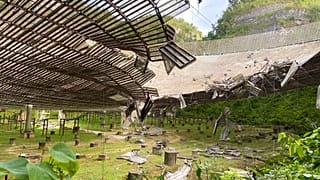Az Arecibo obszervatórium hatalmas tányérja menthetetlen szakértők szerint