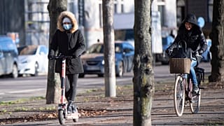 Straßenszene in Stockholm an diesem Freitag (20.11.20)