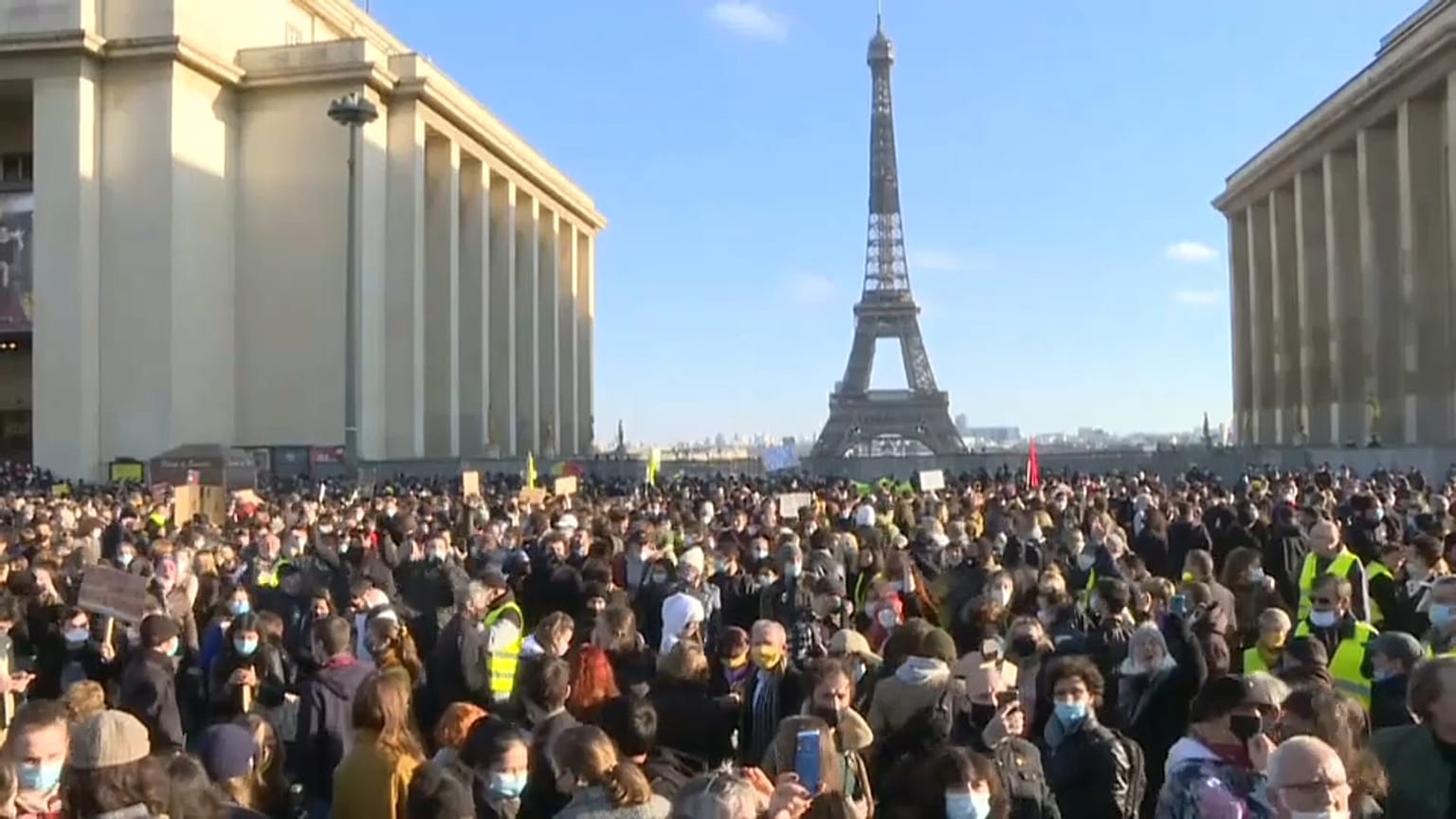 Újságírók tüntettek egy francia törvényjavaslat ellen