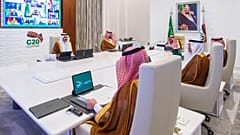 Suudi Arabistan G-20 Zirvesi'ni uçak gösterisiyle başlattı 