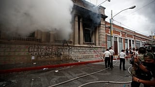 Humo saliendo del edificio del Congreso