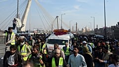 Il corteo funebre per Khadim Hussain Rizvi a Lahore, Pakistan