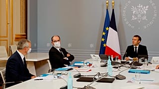Emmanuel Macron, Jean Castex et Bruno Le Maire lors d'une visioconférence à l'Elysée, Paris, le 17 novembre 2020