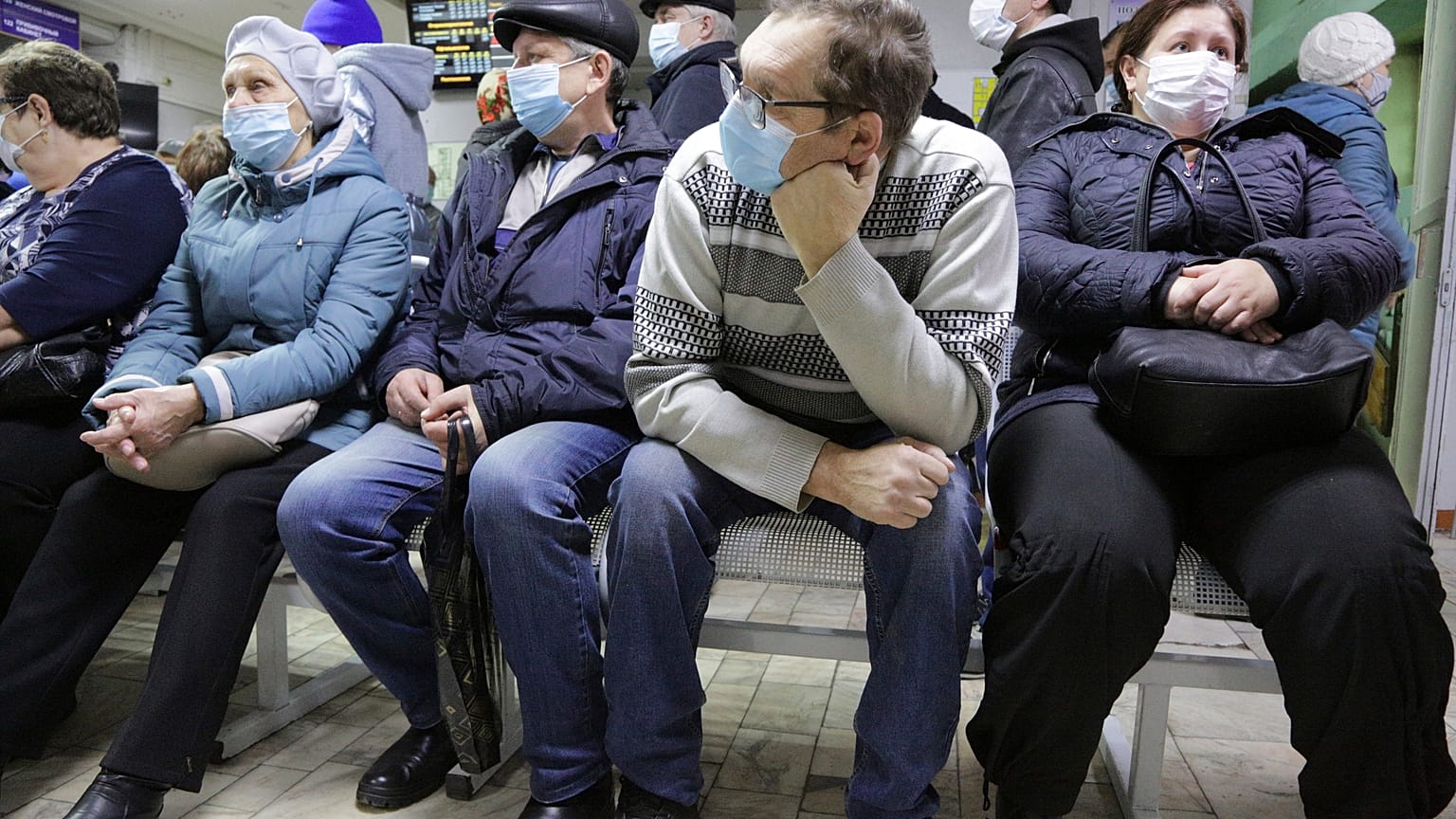 В очереди к врачу, Омск, ноябрь 2020 г.
