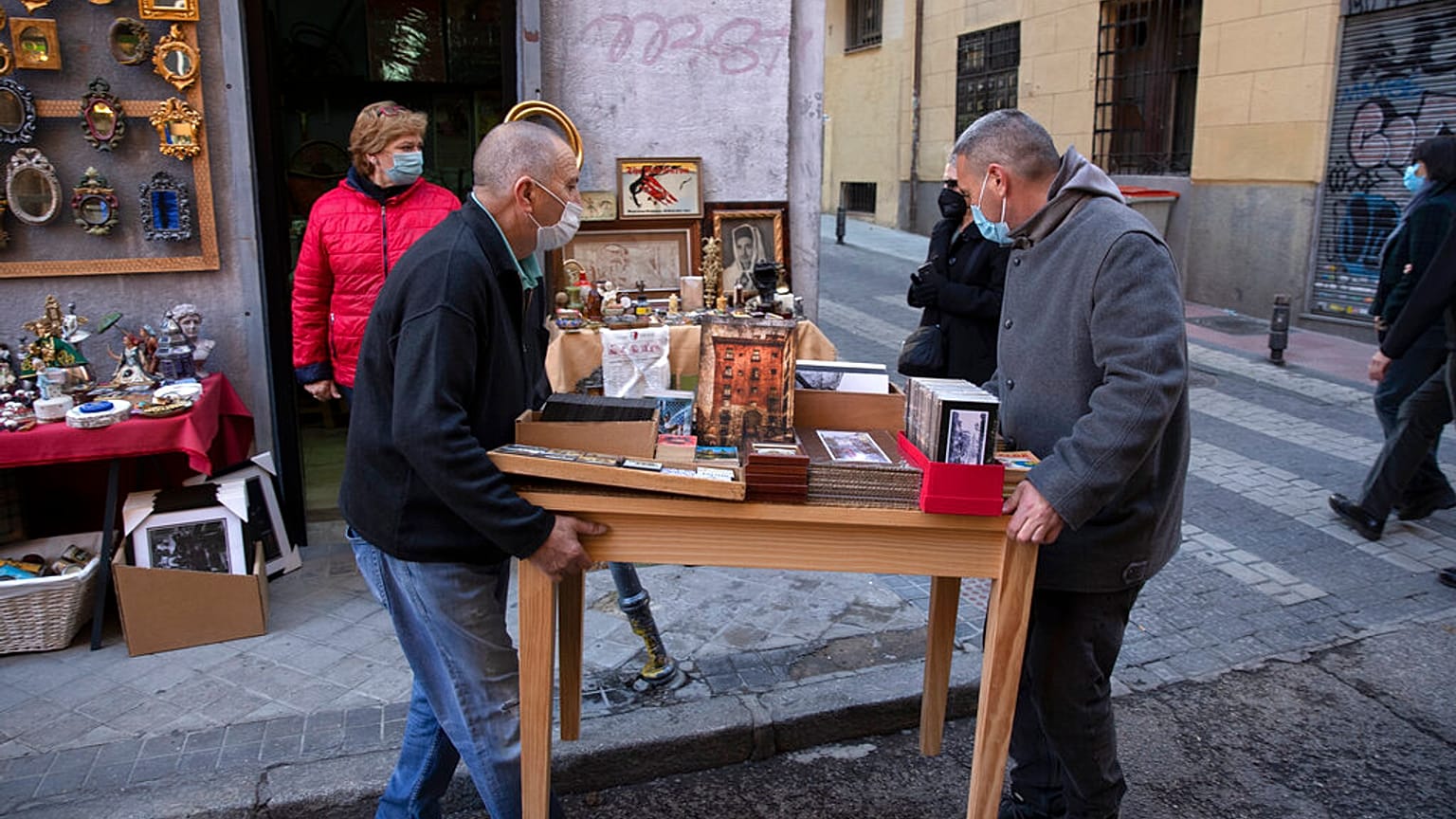 Pesetában gyűjt az Élelmiszerbanknak egy spanyol civil szervezet