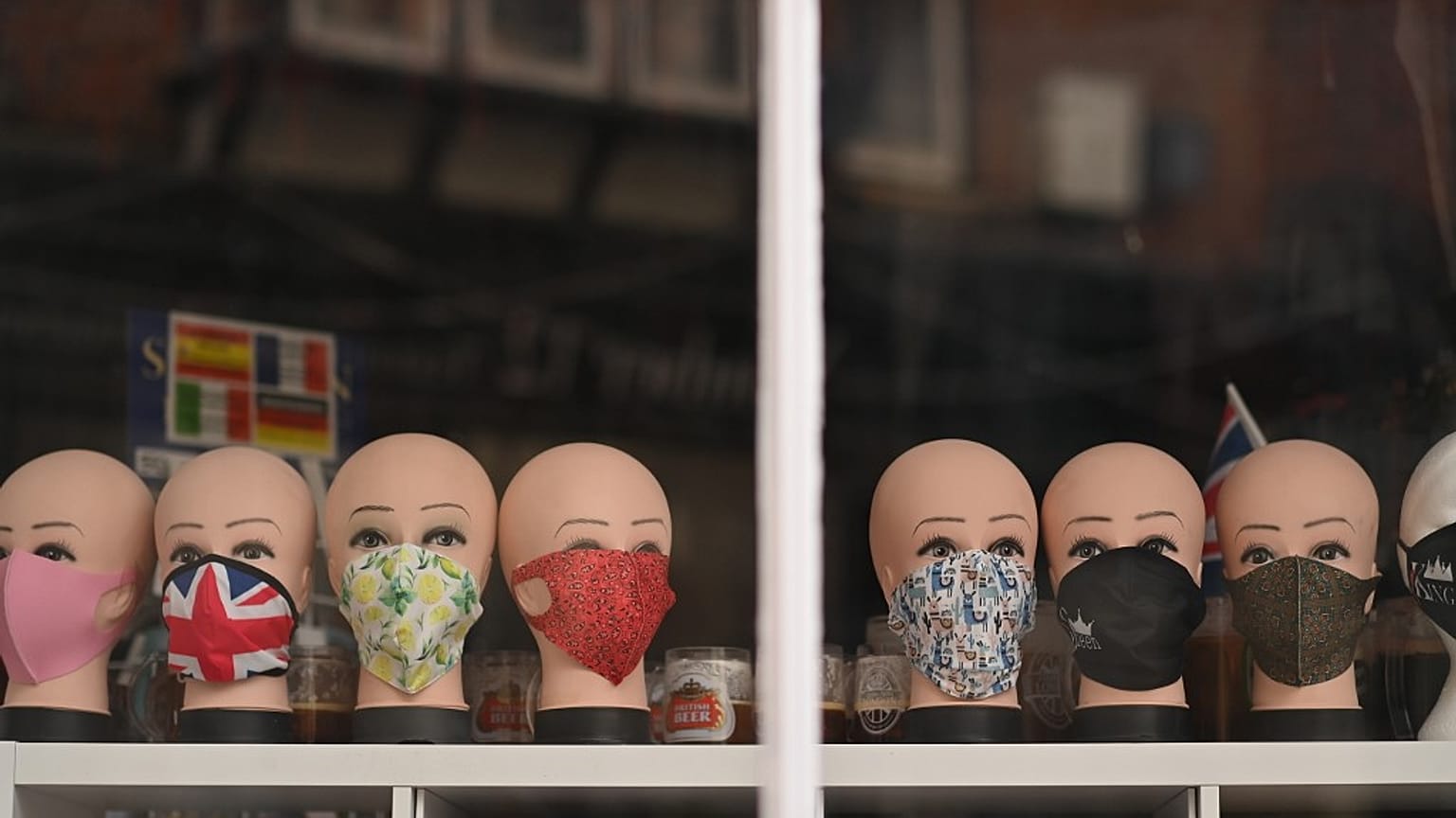 Les masques, un article très en vue cet hiver - Canterbury (Angleterre), le 23/11/2020