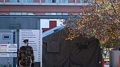 Nοσοκομείο εκστρατείας στον χώρο στάθμευσης του 424 Στρατιωτικού Νοσοκομείου Θεσσαλονίκης