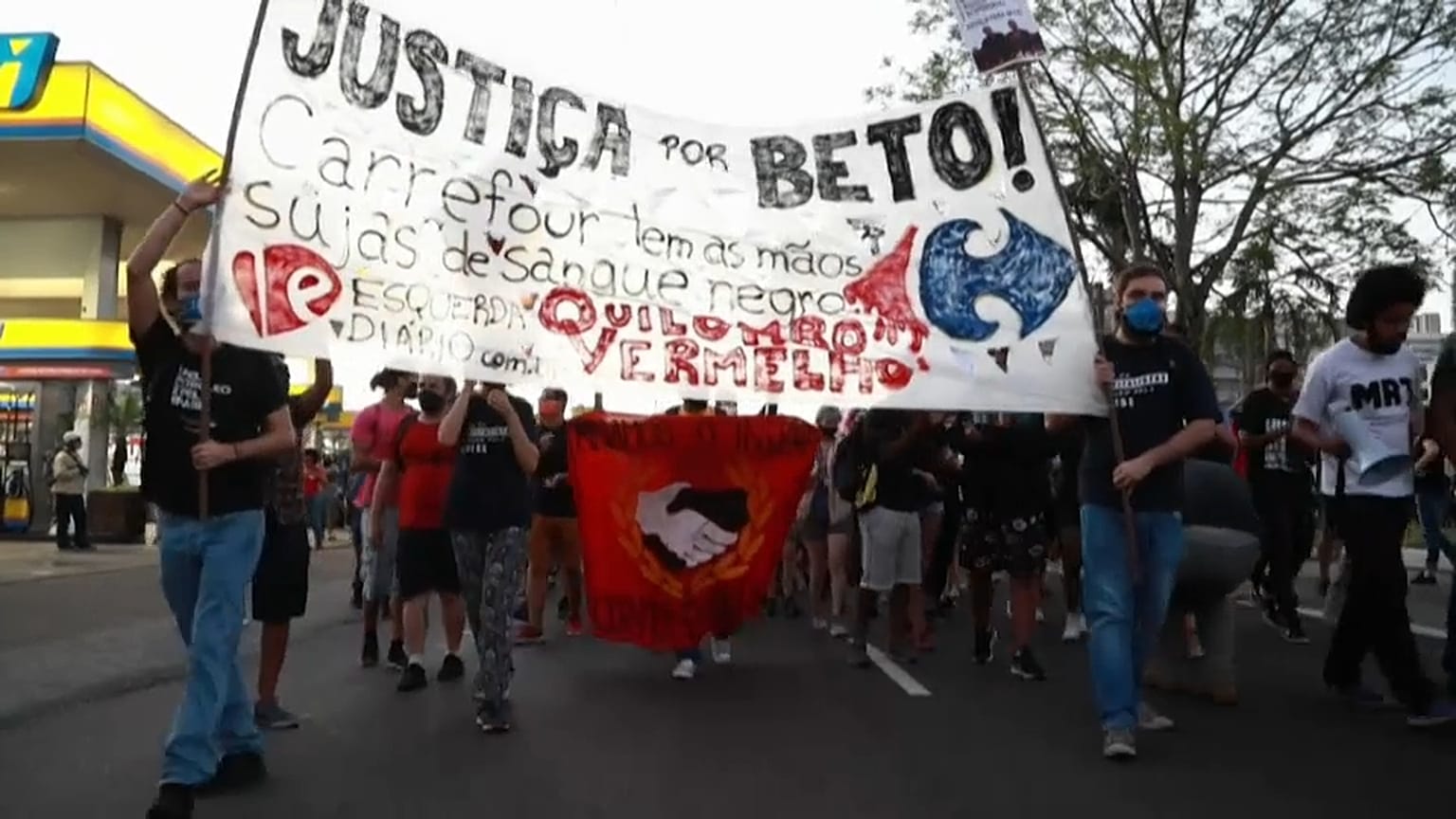 Le groupe français Carrefour accusé de racisme au Brésil après la mort d'un homme noir