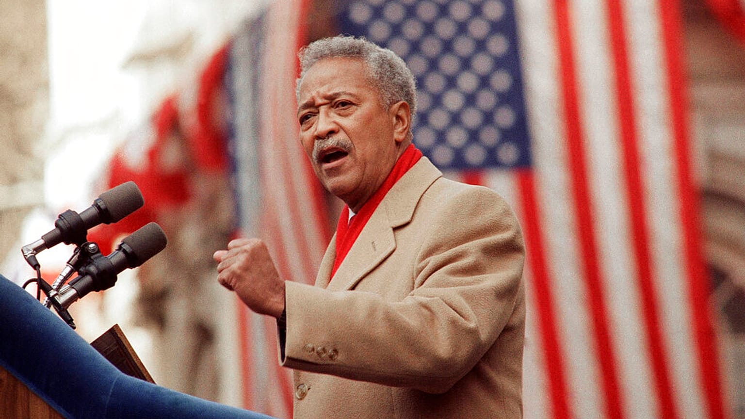 New York'un ilk siyahi Belediye Başkanı David Dinkins