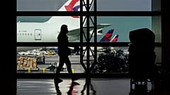 Intérieur de l'aéroport international de Los Angeles, en Californie, le 23 novembre 2020