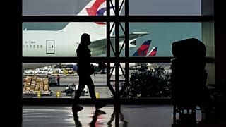 Intérieur de l'aéroport international de Los Angeles, en Californie, le 23 novembre 2020