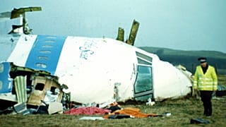 Обломки взорванного в небе над Локерби самолета. 