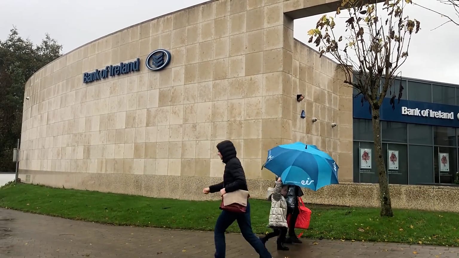 Banks in Ireland have been found rejecting asylum seekers from opening bank accounts