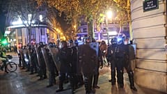 Policiers en place contre une manifestation dénonçant la loi de sécurité globale et l'évacuation violente de la place de la république la nuit précédente, 24/11/2020