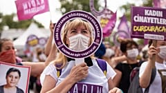 Türkiye, kadın cinayetlerine karşı protesto gösterisi  