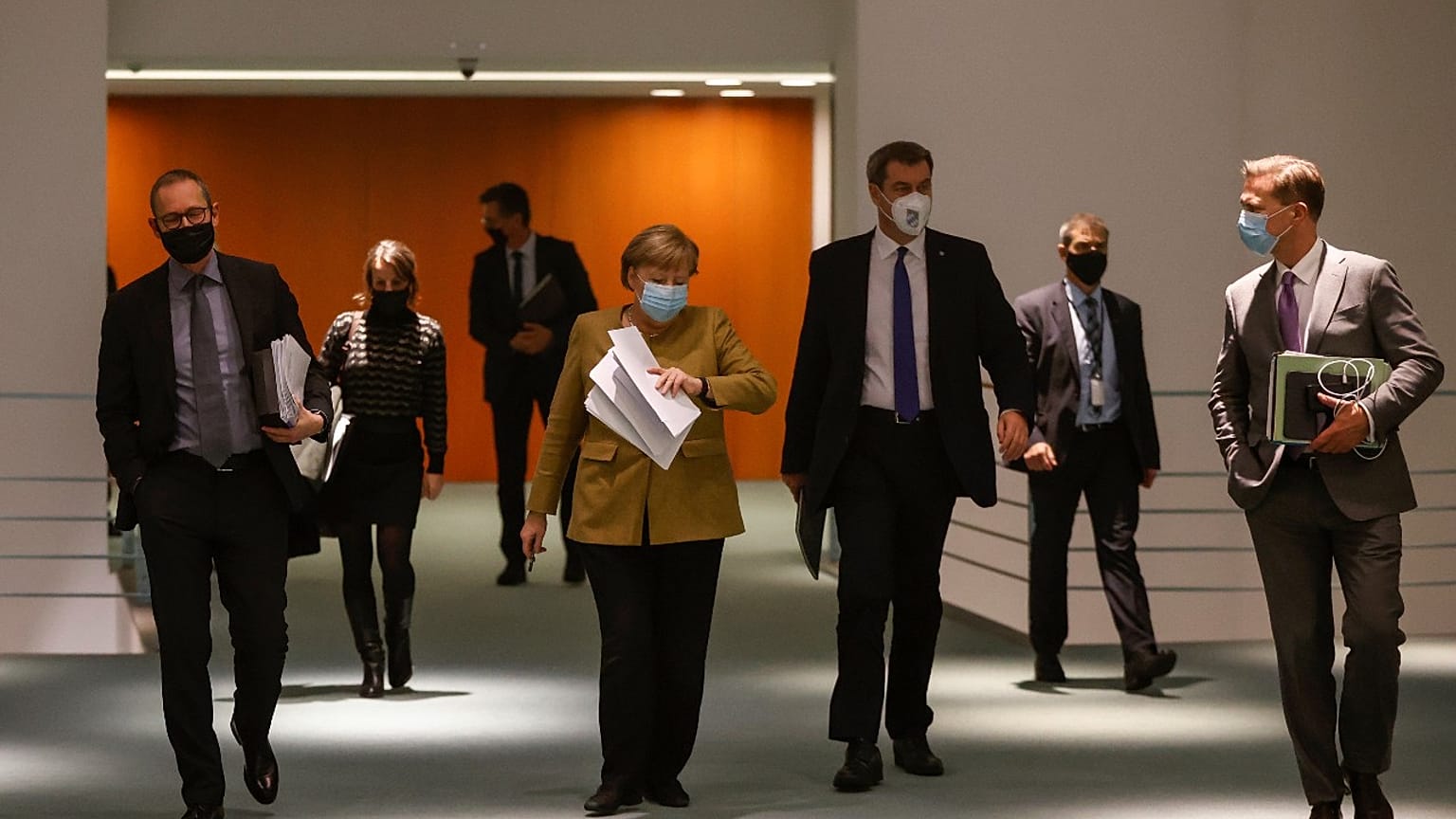 Auf dem Weg zur Pressekonferenz