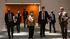 Auf dem Weg zur Pressekonferenz