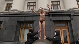 Париж, Киев и Стамбул выступили против насилия в отношении женщин